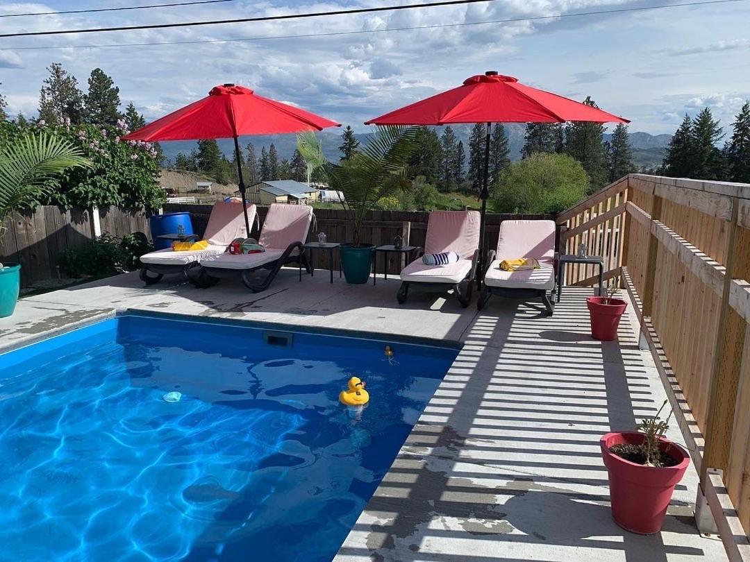 Salish B&B And Spa Вест-Келоуна Экстерьер фото